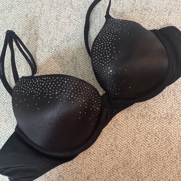 Victoria's Secret Black Lace Underwire Bra - Picture 1 of 4